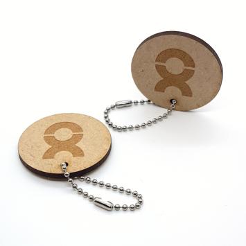 Houten sleutelhanger oxfam gravure